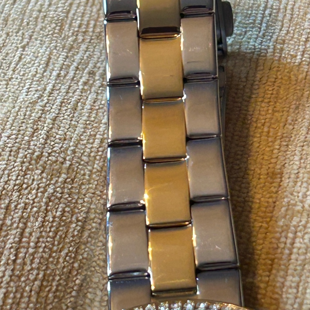 Michael Kors Corey Three Hand Two-Tone Alloy women’s watch. 38mm. - Picture 11 of 15